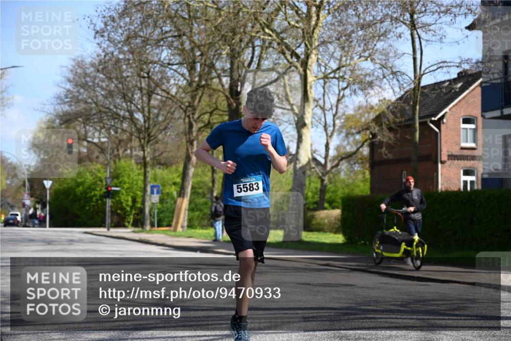 12.04.2026 - 45. Internationalen Wilhelmsburger Insellauf J. Mangold http://msf.ph/oto/9470933 12.04.2026 11:23:28 Ziel 3273, 2556, 2555, 5583 meine-sportfotos.de