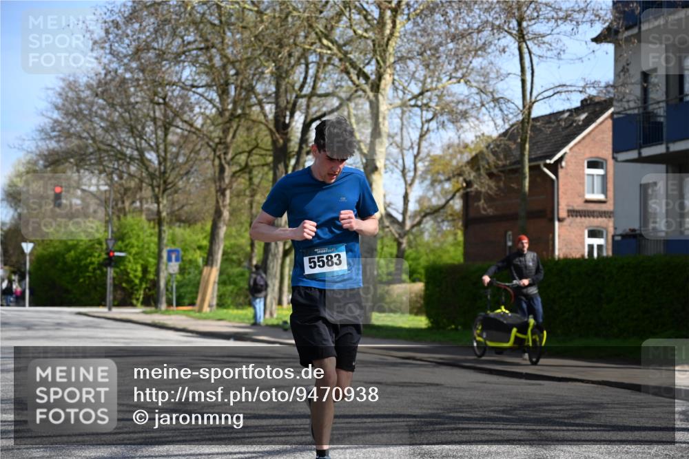 12.04.2026 - 45. Internationalen Wilhelmsburger Insellauf J. Mangold http://msf.ph/oto/9470938 12.04.2026 11:23:28 Ziel 3273, 2556, 2555, 5583 meine-sportfotos.de