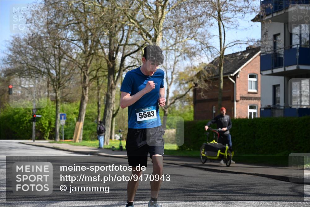 12.04.2026 - 45. Internationalen Wilhelmsburger Insellauf J. Mangold http://msf.ph/oto/9470943 12.04.2026 11:23:28 Ziel 3273, 2556, 2555, 5583 meine-sportfotos.de