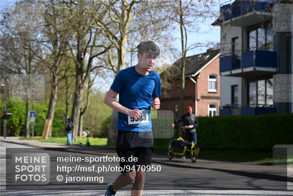 12.04.2026 - 45. Internationalen Wilhelmsburger Insellauf J. Mangold http://msf.ph/oto/9470950 12.04.2026 11:23:28 Ziel 3273, 2556, 2555, 5583 meine-sportfotos.de