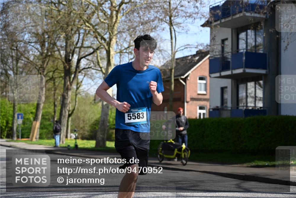 12.04.2026 - 45. Internationalen Wilhelmsburger Insellauf J. Mangold http://msf.ph/oto/9470952 12.04.2026 11:23:28 Ziel 3273, 2556, 2555, 5583 meine-sportfotos.de