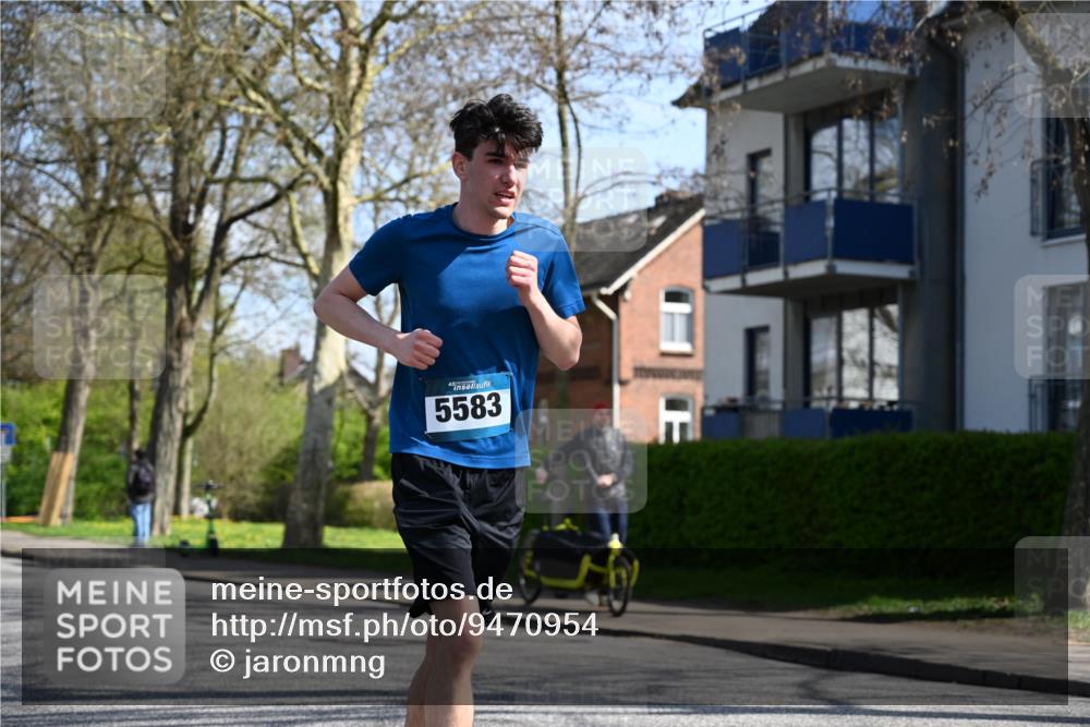 12.04.2026 - 45. Internationalen Wilhelmsburger Insellauf J. Mangold http://msf.ph/oto/9470954 12.04.2026 11:23:28 Ziel 3273, 2556, 2555, 5583 meine-sportfotos.de