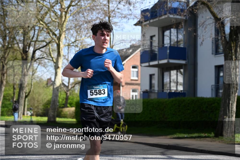 12.04.2026 - 45. Internationalen Wilhelmsburger Insellauf J. Mangold http://msf.ph/oto/9470957 12.04.2026 11:23:28 Ziel 3273, 2556, 2555, 5583 meine-sportfotos.de