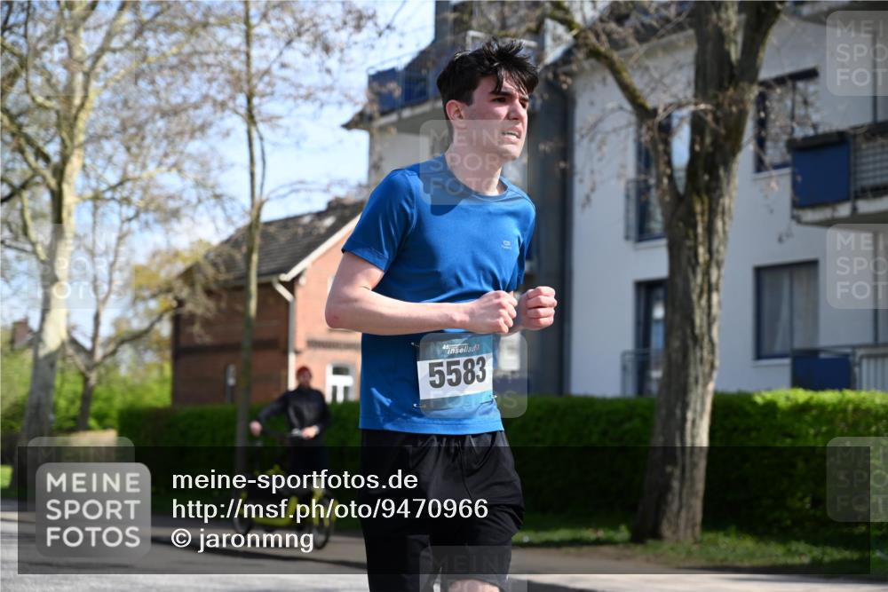 12.04.2026 - 45. Internationalen Wilhelmsburger Insellauf J. Mangold http://msf.ph/oto/9470966 12.04.2026 11:23:29 Ziel 3273, 2556, 2555, 5583 meine-sportfotos.de