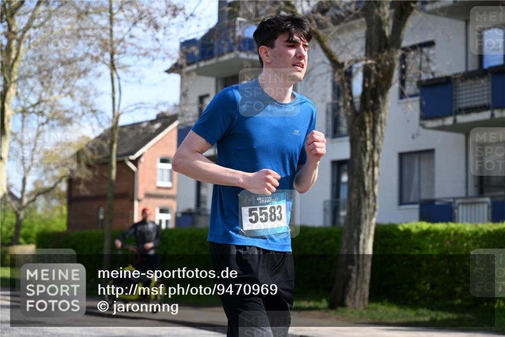 12.04.2026 - 45. Internationalen Wilhelmsburger Insellauf J. Mangold http://msf.ph/oto/9470969 12.04.2026 11:23:29 Ziel 3273, 2556, 2555, 5583 meine-sportfotos.de