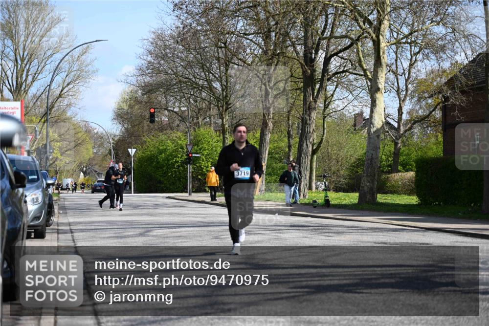 12.04.2026 - 45. Internationalen Wilhelmsburger Insellauf J. Mangold http://msf.ph/oto/9470975 12.04.2026 11:24:22 Ziel 4450, 3719, 3690, 2907 meine-sportfotos.de