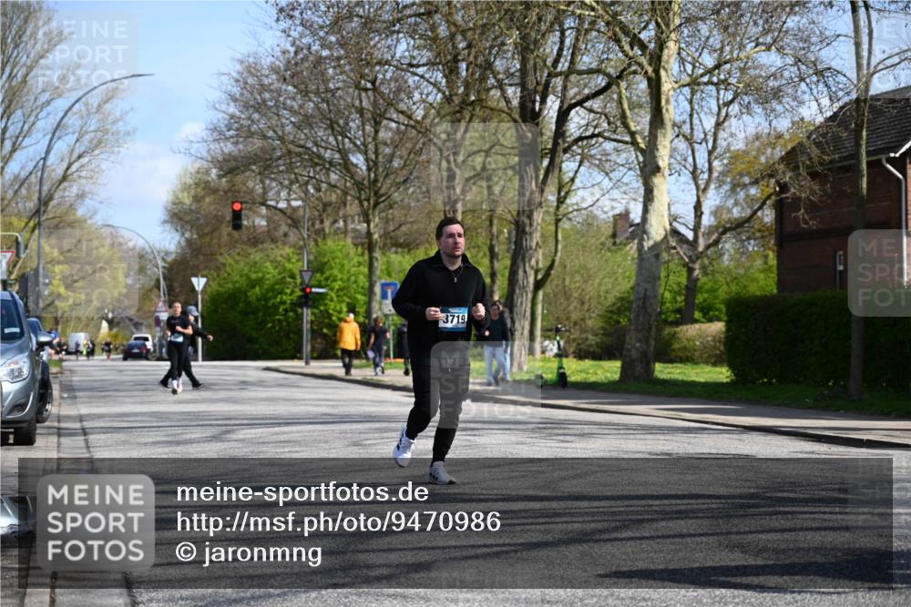 12.04.2026 - 45. Internationalen Wilhelmsburger Insellauf J. Mangold http://msf.ph/oto/9470986 12.04.2026 11:24:23 Ziel 4450, 3719, 3690, 2907 meine-sportfotos.de
