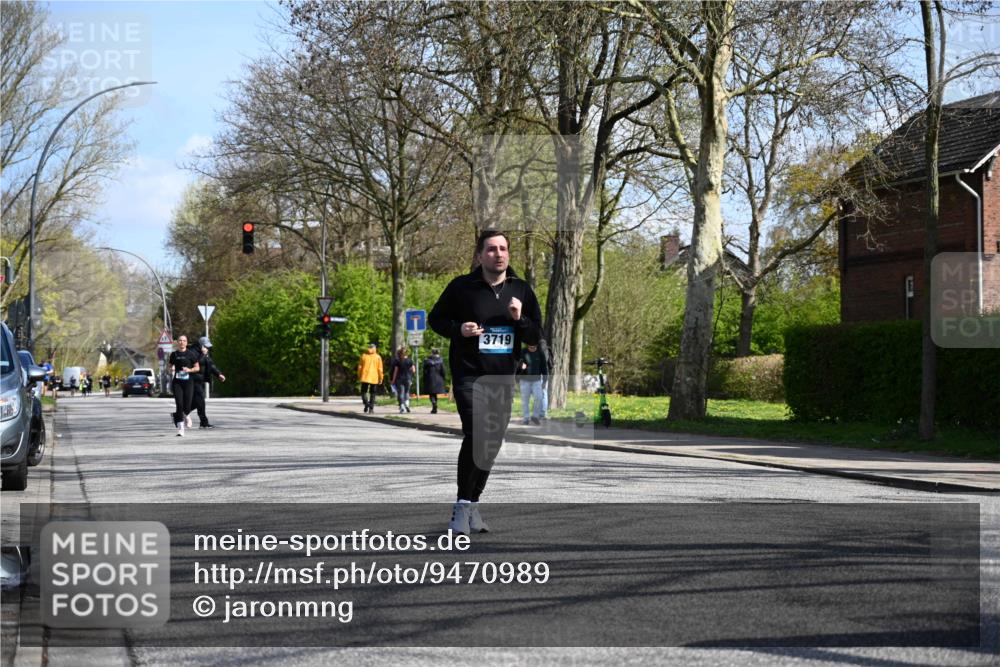 12.04.2026 - 45. Internationalen Wilhelmsburger Insellauf J. Mangold http://msf.ph/oto/9470989 12.04.2026 11:24:23 Ziel 4450, 3719, 3690, 2907 meine-sportfotos.de
