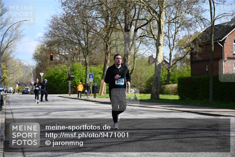 12.04.2026 - 45. Internationalen Wilhelmsburger Insellauf J. Mangold http://msf.ph/oto/9471001 12.04.2026 11:24:23 Ziel 4450, 3719, 3690, 2907 meine-sportfotos.de