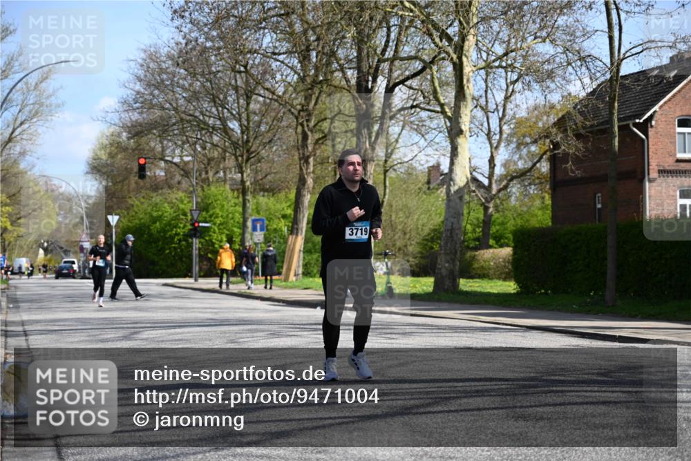 12.04.2026 - 45. Internationalen Wilhelmsburger Insellauf J. Mangold http://msf.ph/oto/9471004 12.04.2026 11:24:23 Ziel 4450, 3719, 3690, 2907 meine-sportfotos.de
