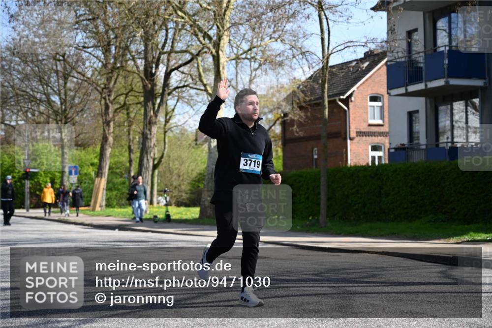 12.04.2026 - 45. Internationalen Wilhelmsburger Insellauf J. Mangold http://msf.ph/oto/9471030 12.04.2026 11:24:24 Ziel 4450, 3719, 3690, 2907 meine-sportfotos.de