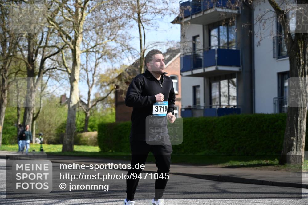 12.04.2026 - 45. Internationalen Wilhelmsburger Insellauf J. Mangold http://msf.ph/oto/9471045 12.04.2026 11:24:24 Ziel 4450, 3719, 3690, 2907 meine-sportfotos.de