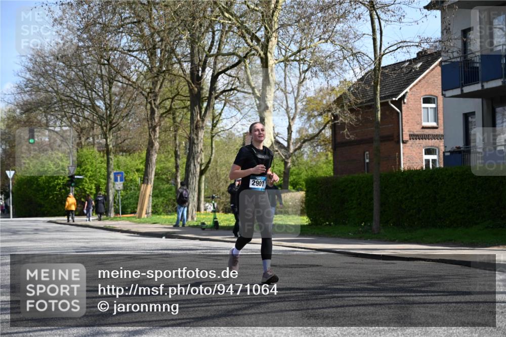 12.04.2026 - 45. Internationalen Wilhelmsburger Insellauf J. Mangold http://msf.ph/oto/9471064 12.04.2026 11:24:31 Ziel 3719, 3690, 2907, 4146 meine-sportfotos.de