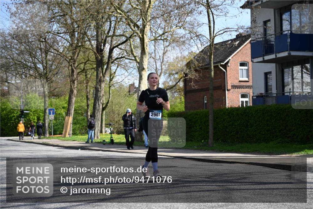 12.04.2026 - 45. Internationalen Wilhelmsburger Insellauf J. Mangold http://msf.ph/oto/9471076 12.04.2026 11:24:31 Ziel 3719, 3690, 2907, 4146 meine-sportfotos.de