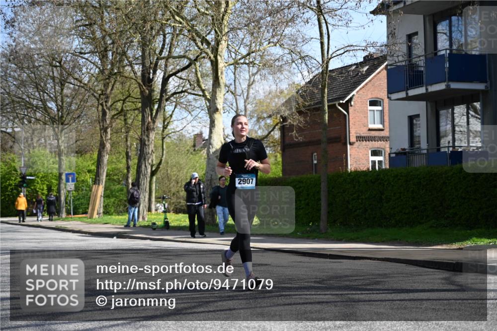 12.04.2026 - 45. Internationalen Wilhelmsburger Insellauf J. Mangold http://msf.ph/oto/9471079 12.04.2026 11:24:31 Ziel 3719, 3690, 2907, 4146 meine-sportfotos.de