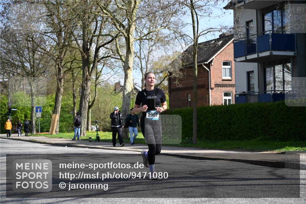 12.04.2026 - 45. Internationalen Wilhelmsburger Insellauf J. Mangold http://msf.ph/oto/9471080 12.04.2026 11:24:31 Ziel 3719, 3690, 2907, 4146 meine-sportfotos.de