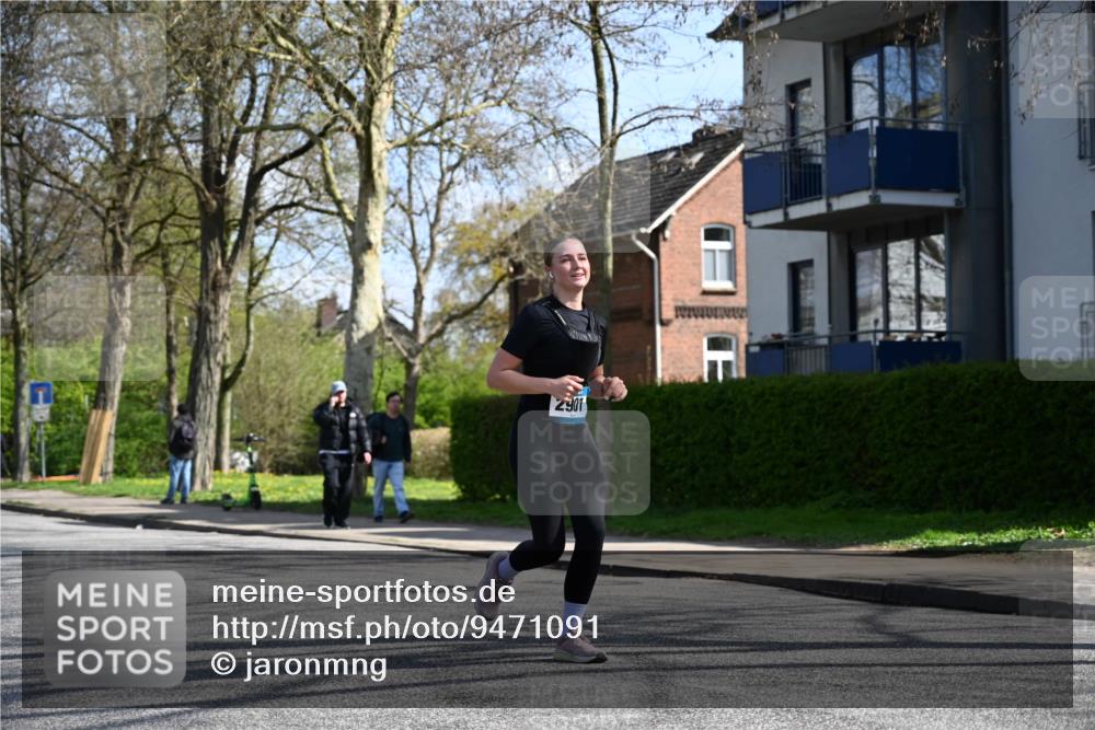 12.04.2026 - 45. Internationalen Wilhelmsburger Insellauf J. Mangold http://msf.ph/oto/9471091 12.04.2026 11:24:31 Ziel 3719, 3690, 2907, 4146 meine-sportfotos.de