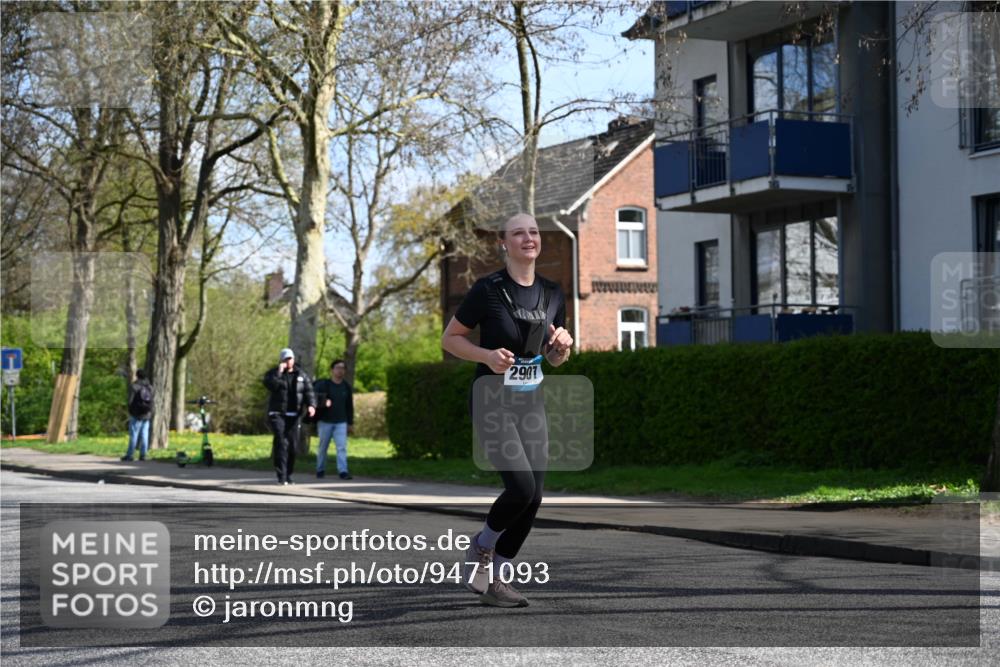 12.04.2026 - 45. Internationalen Wilhelmsburger Insellauf J. Mangold http://msf.ph/oto/9471093 12.04.2026 11:24:32 Ziel 3719, 3690, 2907, 4146 meine-sportfotos.de