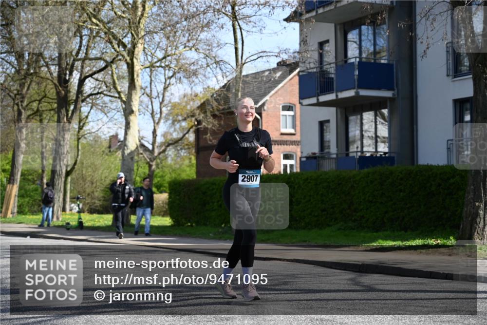 12.04.2026 - 45. Internationalen Wilhelmsburger Insellauf J. Mangold http://msf.ph/oto/9471095 12.04.2026 11:24:32 Ziel 3719, 3690, 2907, 4146 meine-sportfotos.de