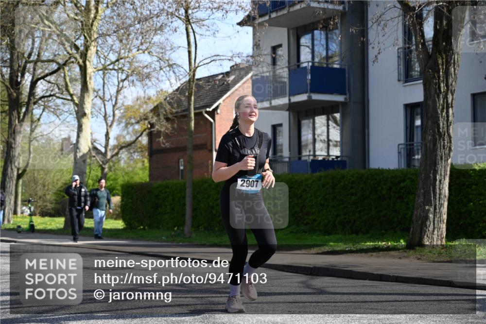 12.04.2026 - 45. Internationalen Wilhelmsburger Insellauf J. Mangold http://msf.ph/oto/9471103 12.04.2026 11:24:32 Ziel 3719, 3690, 2907, 4146 meine-sportfotos.de