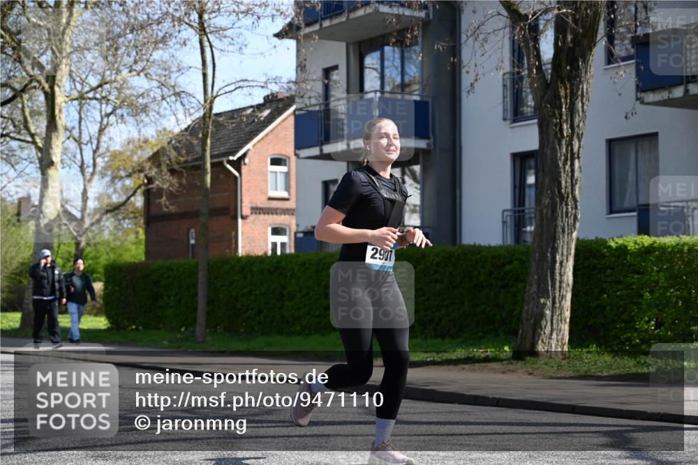 12.04.2026 - 45. Internationalen Wilhelmsburger Insellauf J. Mangold http://msf.ph/oto/9471110 12.04.2026 11:24:32 Ziel 3719, 3690, 2907, 4146 meine-sportfotos.de