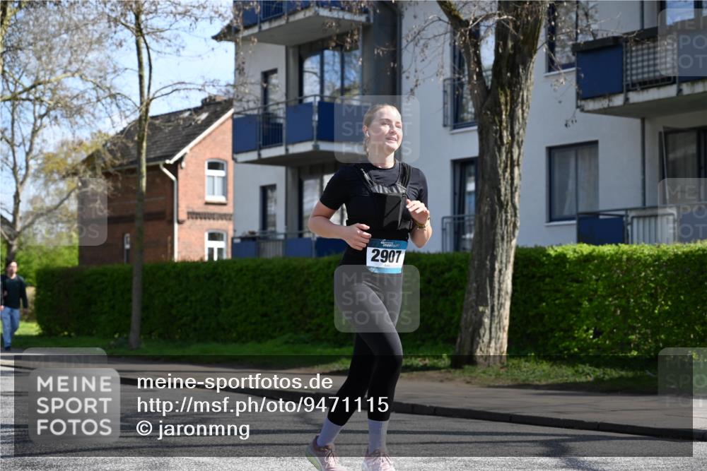 12.04.2026 - 45. Internationalen Wilhelmsburger Insellauf J. Mangold http://msf.ph/oto/9471115 12.04.2026 11:24:32 Ziel 3719, 3690, 2907, 4146 meine-sportfotos.de