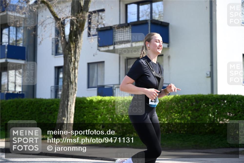 12.04.2026 - 45. Internationalen Wilhelmsburger Insellauf J. Mangold http://msf.ph/oto/9471131 12.04.2026 11:24:33 Ziel 3690, 2907, 4146, 4519 meine-sportfotos.de