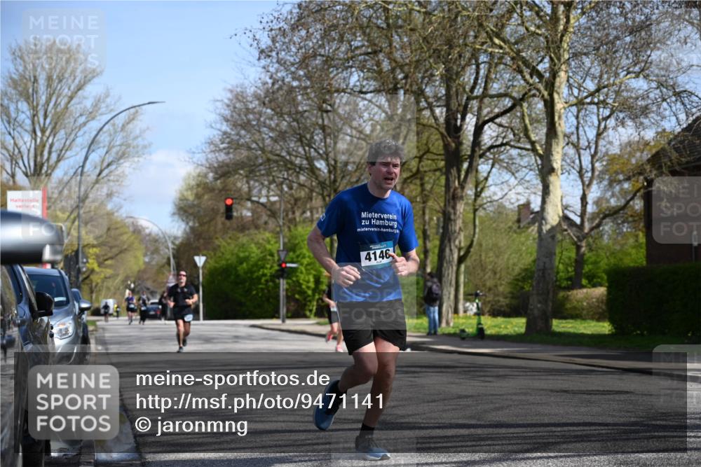 12.04.2026 - 45. Internationalen Wilhelmsburger Insellauf J. Mangold http://msf.ph/oto/9471141 12.04.2026 11:24:57 Ziel 4146, 4519, 4519, 5559, 2025, 2542 meine-sportfotos.de