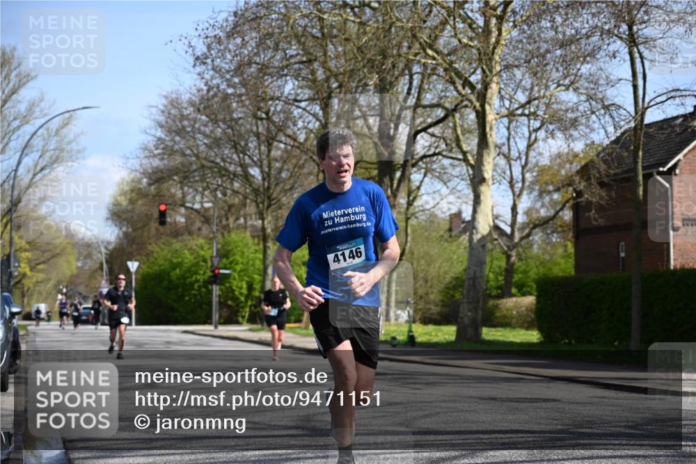 12.04.2026 - 45. Internationalen Wilhelmsburger Insellauf J. Mangold http://msf.ph/oto/9471151 12.04.2026 11:24:57 Ziel 4146, 4519, 4519, 5559, 2025, 2542 meine-sportfotos.de