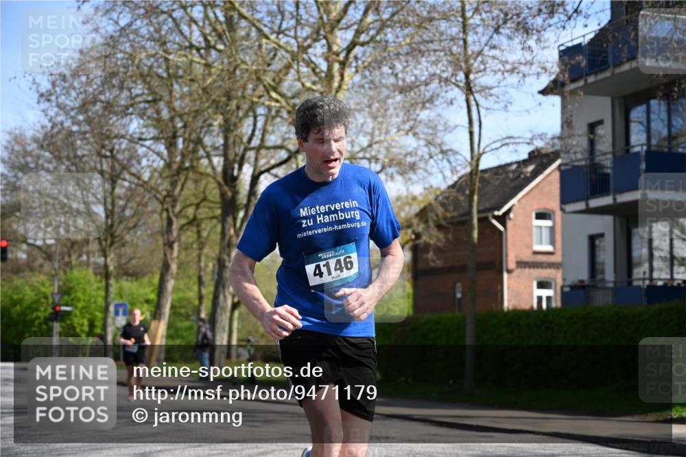 12.04.2026 - 45. Internationalen Wilhelmsburger Insellauf J. Mangold http://msf.ph/oto/9471179 12.04.2026 11:24:58 Ziel 4146, 4519, 5559, 5559, 2025, 2542 meine-sportfotos.de
