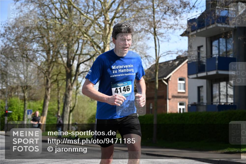 12.04.2026 - 45. Internationalen Wilhelmsburger Insellauf J. Mangold http://msf.ph/oto/9471185 12.04.2026 11:24:58 Ziel 4146, 4519, 5559, 5559, 2025, 2542 meine-sportfotos.de
