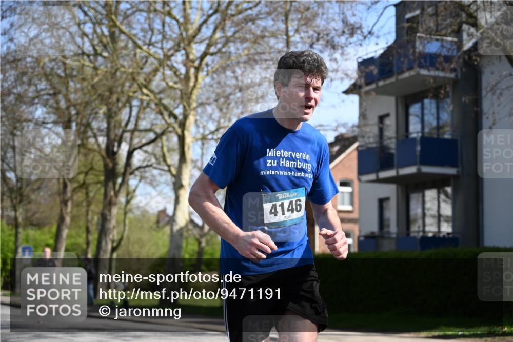 12.04.2026 - 45. Internationalen Wilhelmsburger Insellauf J. Mangold http://msf.ph/oto/9471191 12.04.2026 11:24:58 Ziel 4146, 4519, 5559, 5559, 2025, 2542 meine-sportfotos.de
