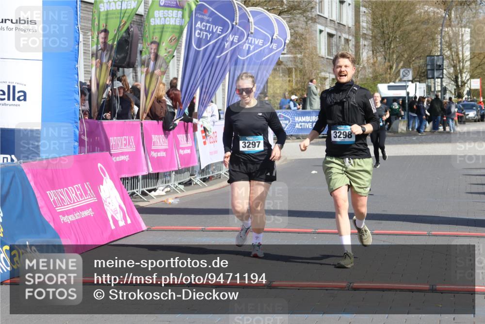12.04.2026 - 45. Internationalen Wilhelmsburger Insellauf Strokosch-Dieckow http://msf.ph/oto/9471194 12.04.2026 11:27:24 Ziel 3298, 3297 meine-sportfotos.de