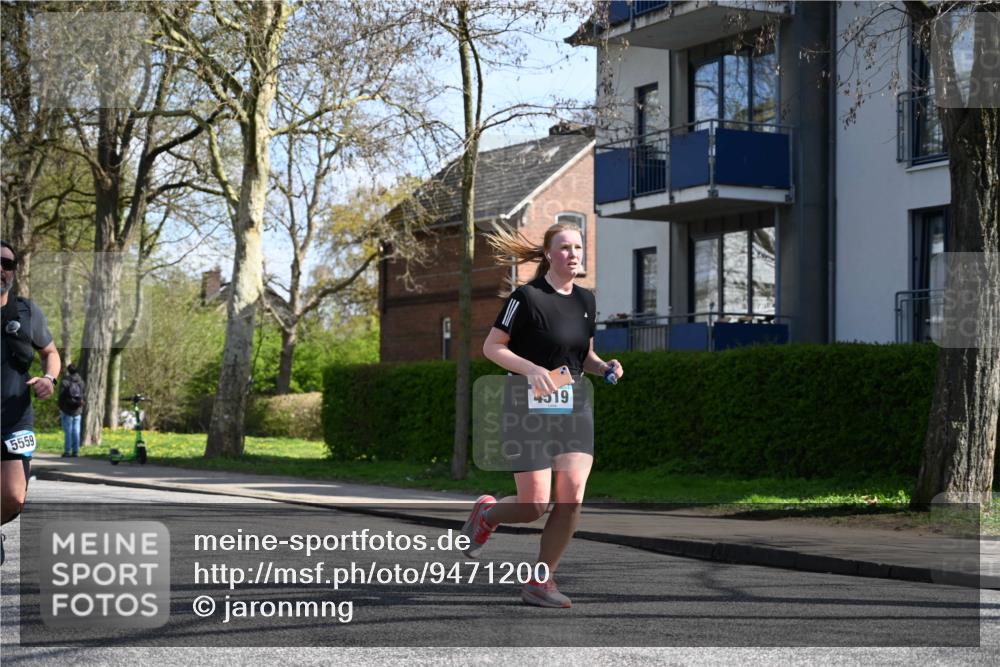 12.04.2026 - 45. Internationalen Wilhelmsburger Insellauf J. Mangold http://msf.ph/oto/9471200 12.04.2026 11:25:04 Ziel 4146, 4519, 5559, 2025, 2025, 2542, 3168, 3775 meine-sportfotos.de