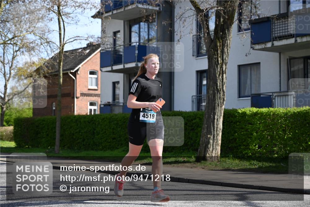 12.04.2026 - 45. Internationalen Wilhelmsburger Insellauf J. Mangold http://msf.ph/oto/9471218 12.04.2026 11:25:05 Ziel 4146, 4519, 5559, 2025, 2542, 3168, 3775 meine-sportfotos.de