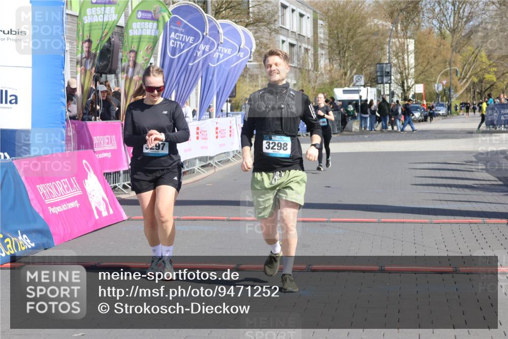 12.04.2026 - 45. Internationalen Wilhelmsburger Insellauf Strokosch-Dieckow http://msf.ph/oto/9471252 12.04.2026 11:27:25 Ziel 3298, 3297 meine-sportfotos.de