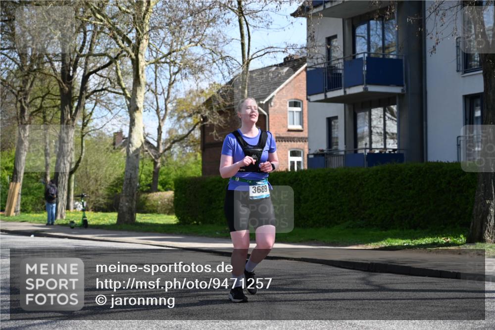 12.04.2026 - 45. Internationalen Wilhelmsburger Insellauf J. Mangold http://msf.ph/oto/9471257 12.04.2026 11:25:23 Ziel 5559, 2025, 2542, 3168, 3775, 3168, 3775, 3253 meine-sportfotos.de