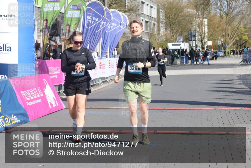 12.04.2026 - 45. Internationalen Wilhelmsburger Insellauf Strokosch-Dieckow http://msf.ph/oto/9471277 12.04.2026 11:27:25 Ziel 3298, 3297 meine-sportfotos.de
