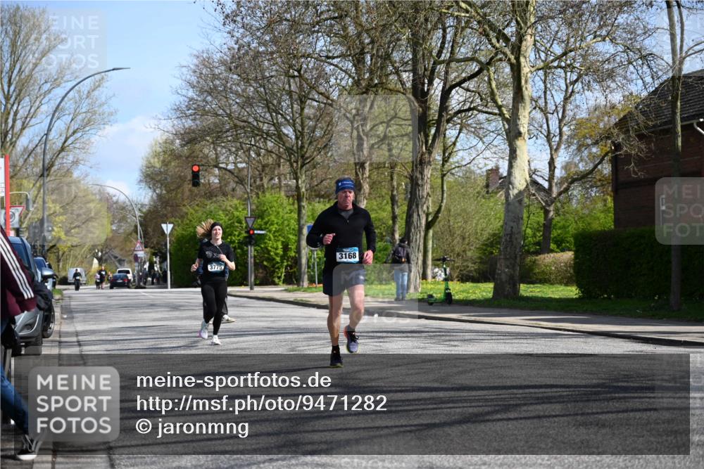 12.04.2026 - 45. Internationalen Wilhelmsburger Insellauf J. Mangold http://msf.ph/oto/9471282 12.04.2026 11:25:29 Ziel 2025, 2542, 3168, 3775, 3253 meine-sportfotos.de