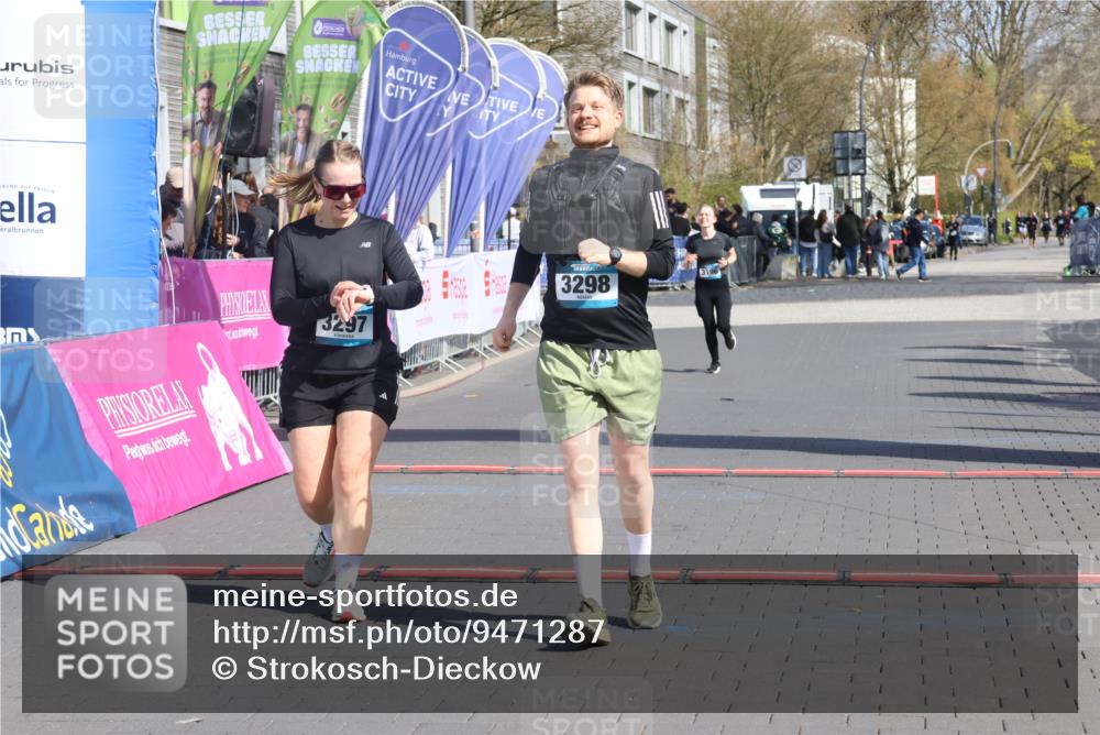 12.04.2026 - 45. Internationalen Wilhelmsburger Insellauf Strokosch-Dieckow http://msf.ph/oto/9471287 12.04.2026 11:27:25 Ziel 3298, 3297 meine-sportfotos.de