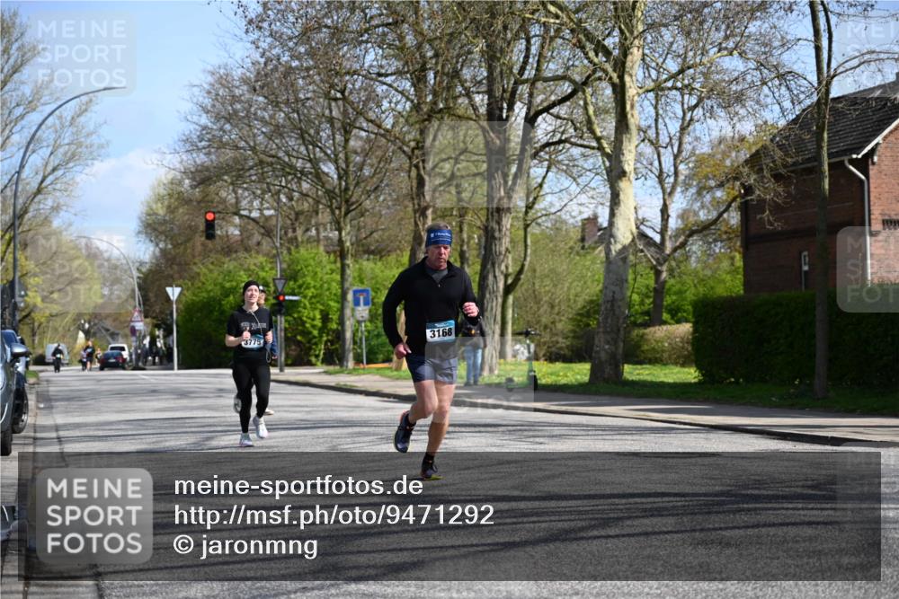 12.04.2026 - 45. Internationalen Wilhelmsburger Insellauf J. Mangold http://msf.ph/oto/9471292 12.04.2026 11:25:29 Ziel 2025, 2542, 3168, 3775, 3253 meine-sportfotos.de