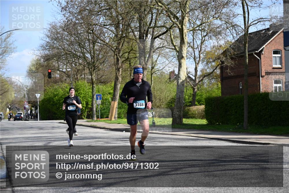 12.04.2026 - 45. Internationalen Wilhelmsburger Insellauf J. Mangold http://msf.ph/oto/9471302 12.04.2026 11:25:29 Ziel 2025, 2542, 3168, 3775, 3253 meine-sportfotos.de
