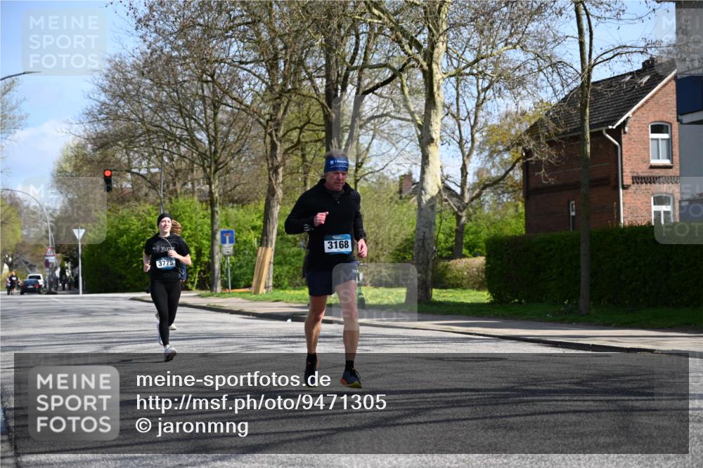 12.04.2026 - 45. Internationalen Wilhelmsburger Insellauf J. Mangold http://msf.ph/oto/9471305 12.04.2026 11:25:29 Ziel 2025, 2542, 3168, 3775, 3253 meine-sportfotos.de