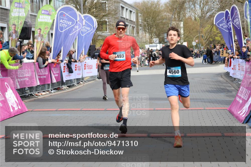12.04.2026 - 45. Internationalen Wilhelmsburger Insellauf Strokosch-Dieckow http://msf.ph/oto/9471310 12.04.2026 12:52:19 Ziel 2787, 5627, 5493, 4560, 2779 meine-sportfotos.de