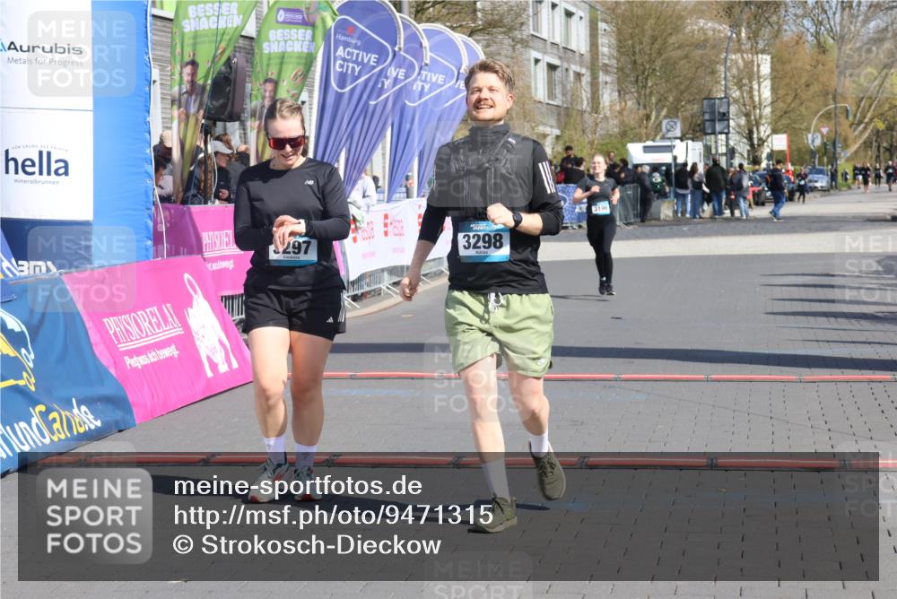 12.04.2026 - 45. Internationalen Wilhelmsburger Insellauf Strokosch-Dieckow http://msf.ph/oto/9471315 12.04.2026 11:27:25 Ziel 3298, 3297 meine-sportfotos.de