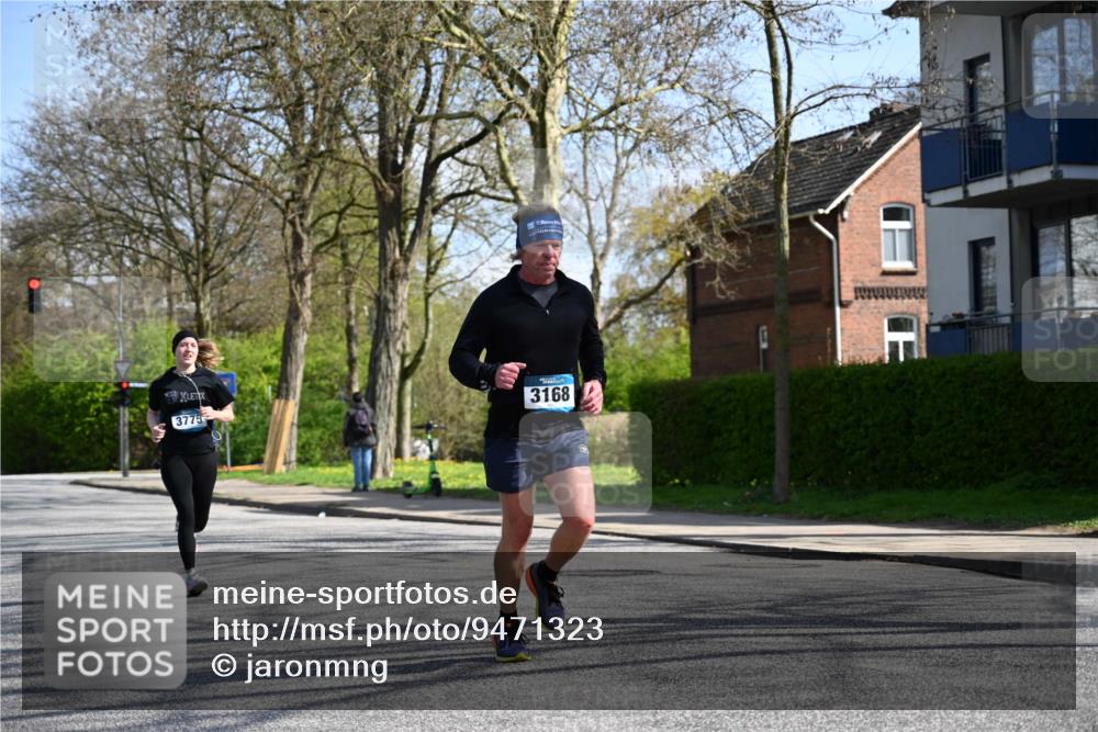 12.04.2026 - 45. Internationalen Wilhelmsburger Insellauf J. Mangold http://msf.ph/oto/9471323 12.04.2026 11:25:30 Ziel 2025, 2542, 3168, 3775, 3253, 2207 meine-sportfotos.de