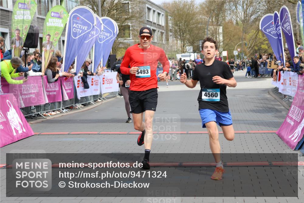 12.04.2026 - 45. Internationalen Wilhelmsburger Insellauf Strokosch-Dieckow http://msf.ph/oto/9471324 12.04.2026 12:52:19 Ziel 2787, 5627, 5493, 4560, 2779 meine-sportfotos.de