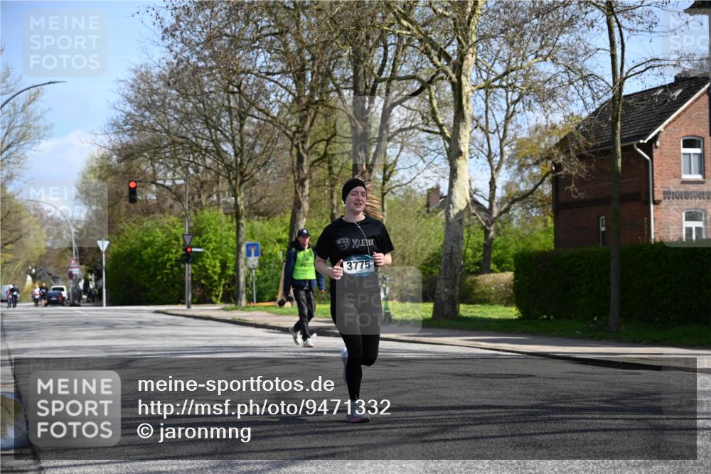 12.04.2026 - 45. Internationalen Wilhelmsburger Insellauf J. Mangold http://msf.ph/oto/9471332 12.04.2026 11:25:31 Ziel 2025, 2542, 3168, 3775, 3253, 2207 meine-sportfotos.de