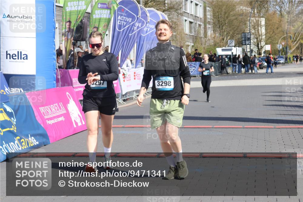 12.04.2026 - 45. Internationalen Wilhelmsburger Insellauf Strokosch-Dieckow http://msf.ph/oto/9471341 12.04.2026 11:27:26 Ziel 3298, 3297 meine-sportfotos.de
