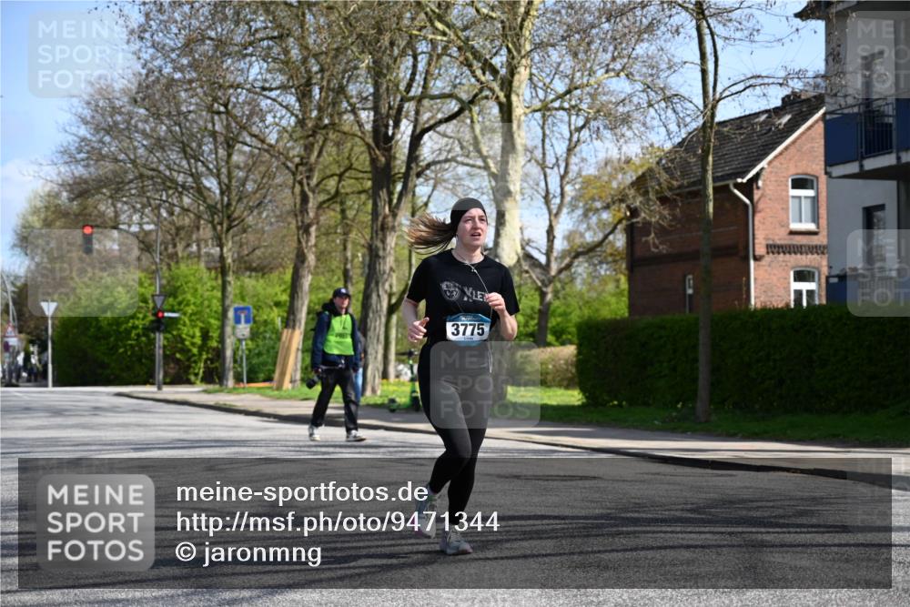 12.04.2026 - 45. Internationalen Wilhelmsburger Insellauf J. Mangold http://msf.ph/oto/9471344 12.04.2026 11:25:32 Ziel 2025, 2542, 3168, 3775, 3253, 2207 meine-sportfotos.de